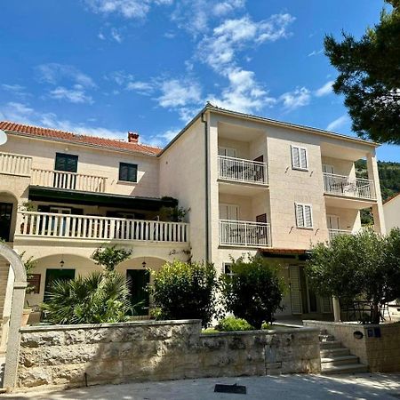 Apartments Villa Adria Bol Exterior photo