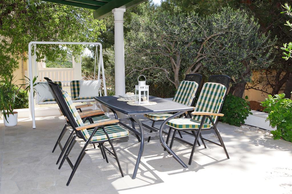 Apartments Villa Adria Bol Exterior photo