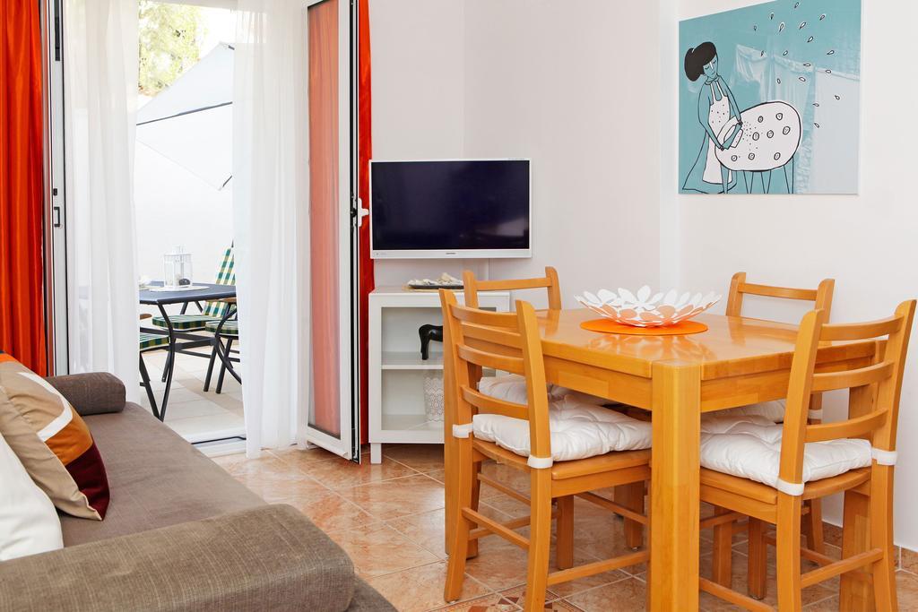 Apartments Villa Adria Bol Exterior photo