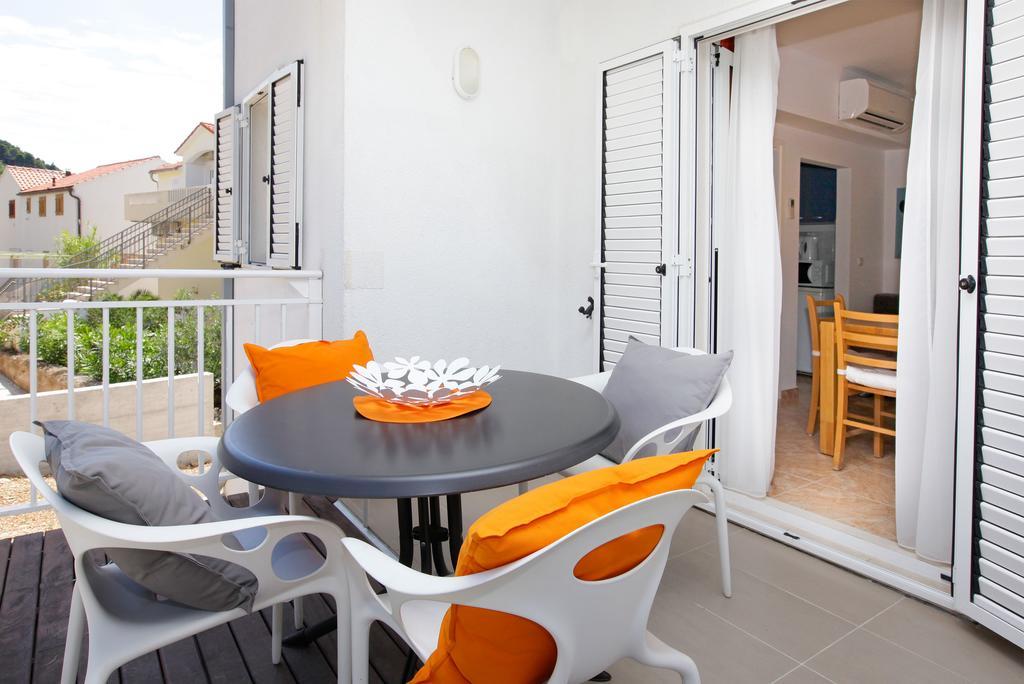 Apartments Villa Adria Bol Exterior photo