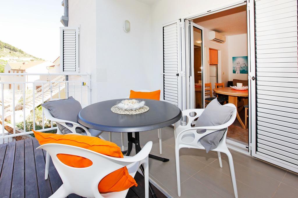 Apartments Villa Adria Bol Exterior photo