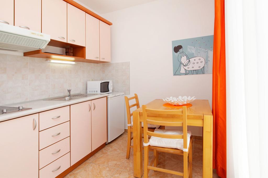 Apartments Villa Adria Bol Exterior photo