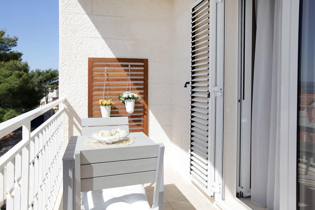 Apartments Villa Adria Bol Exterior photo